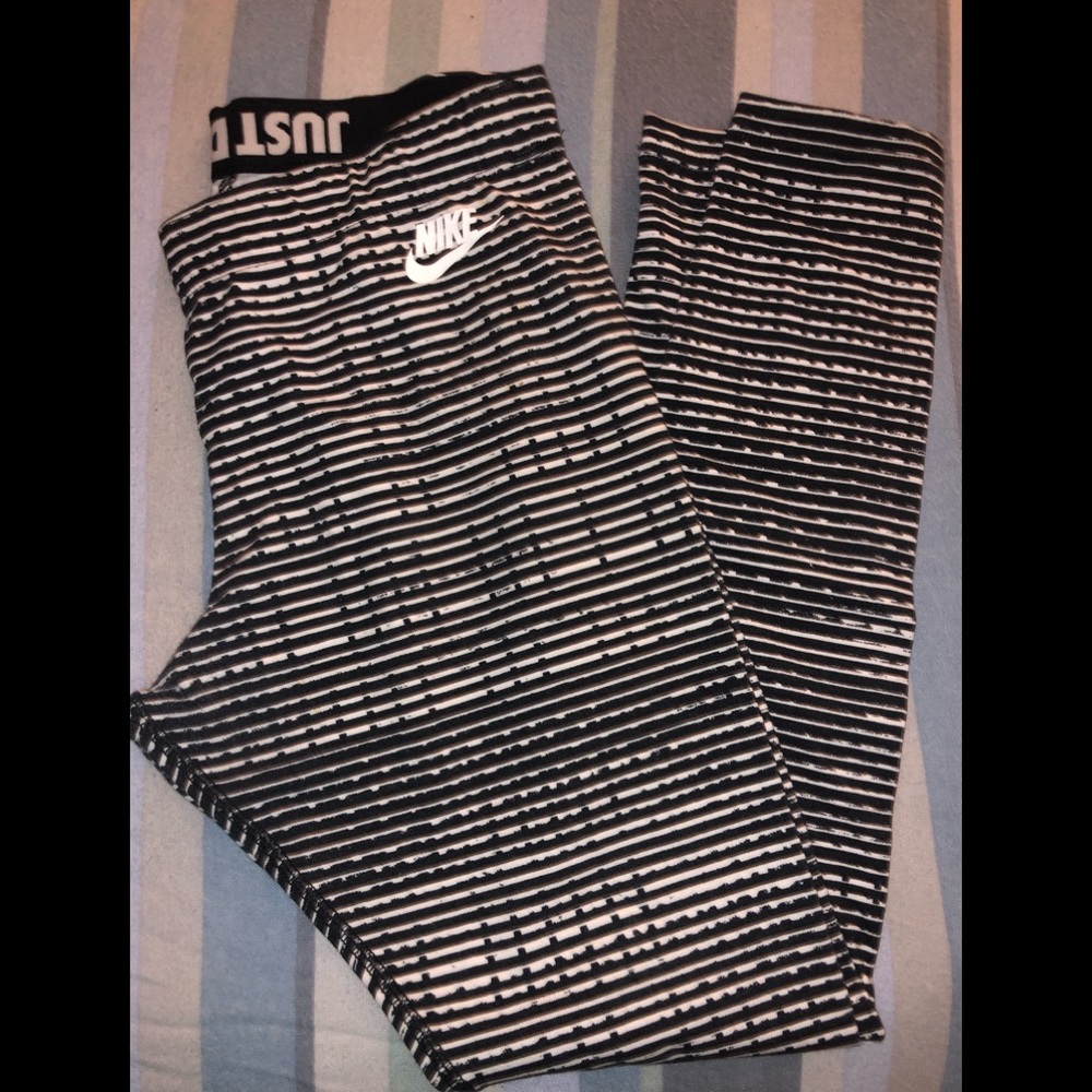 Nike Printed Leggings ✨